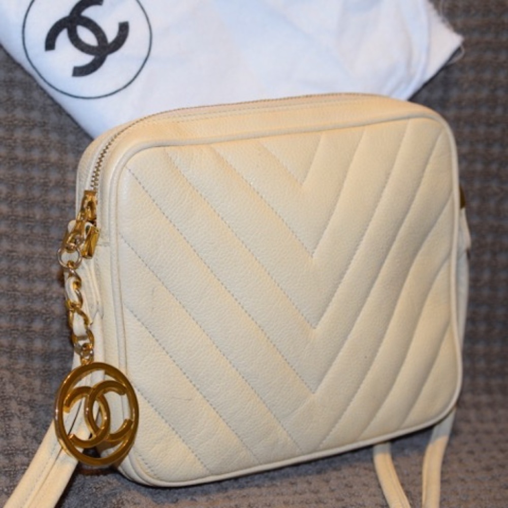 Chanel Vintage Chevron Off-White Crossbody Camera Bag